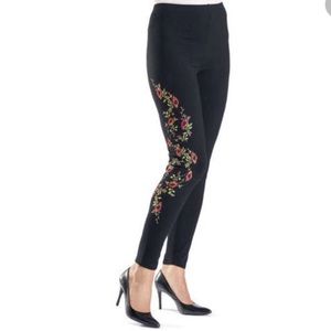 NWOT embroidered leggings